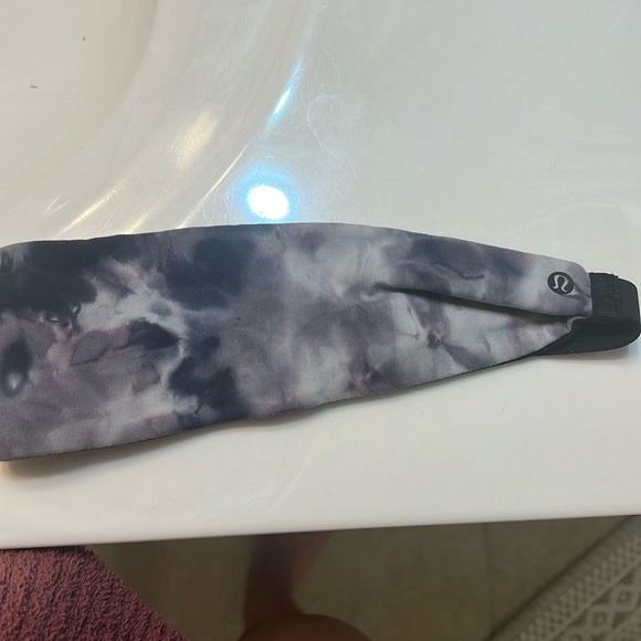 Lululemon - Picture 1 of 3